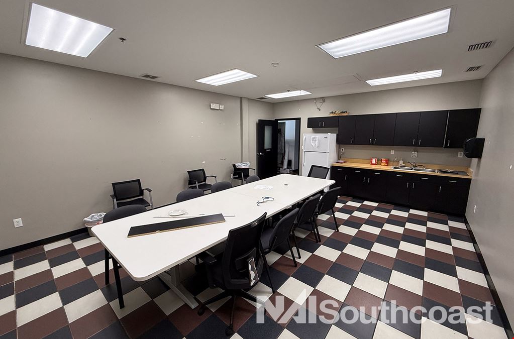 ±20,505 SF Dealership/Service Opportunity