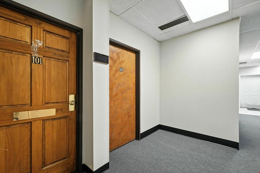 2244 South Hamilton Road, 101 & 103, 2246 South Hamilton Rd, 100