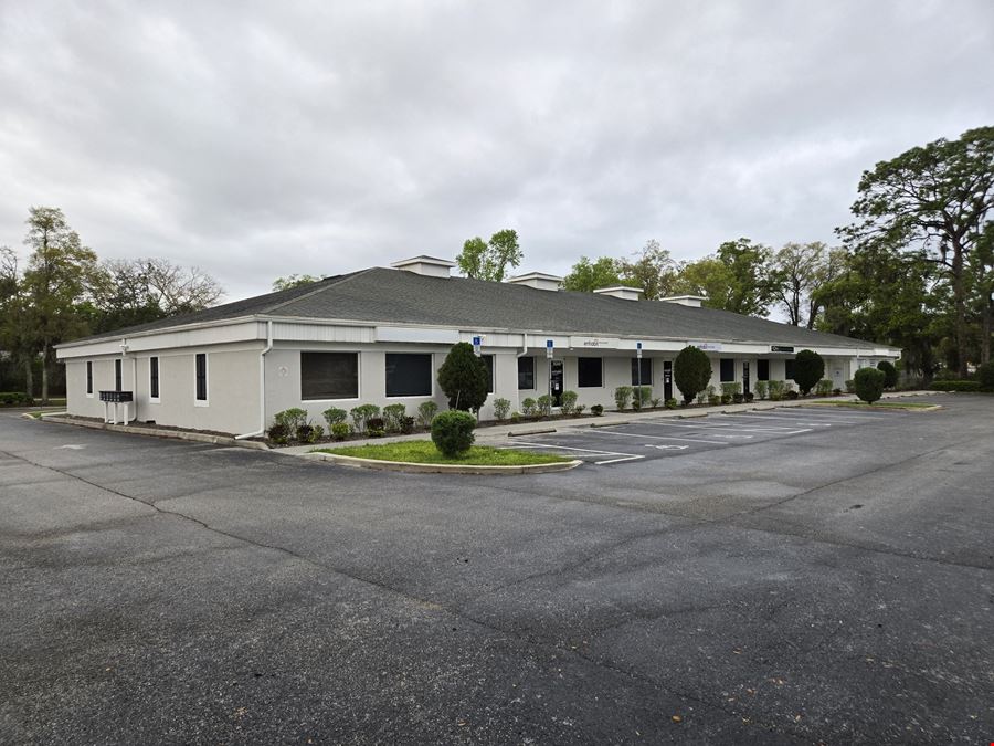 Premier 2,081± SF General Office Space in the Regal Oaks Plaza East Professional Center