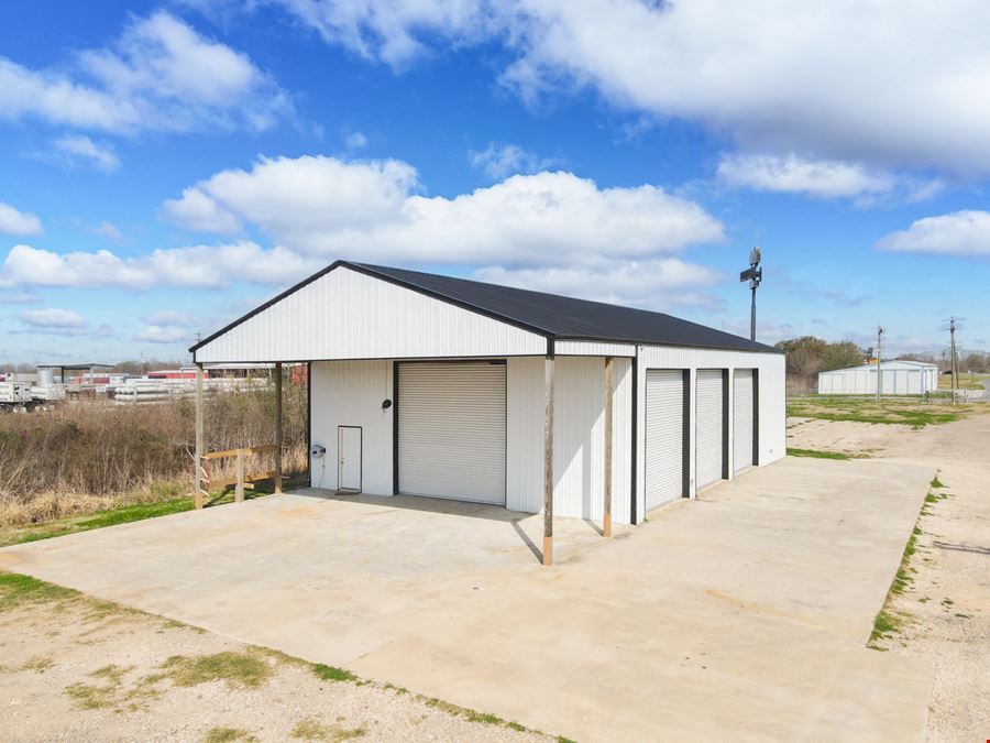 Industrial Warehouse with Fenced Yard & I-10 Visibility