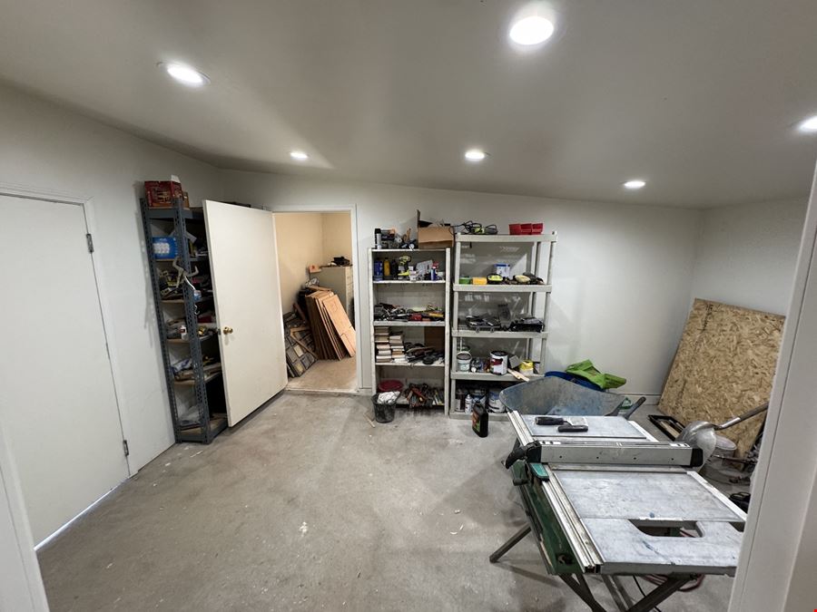 Commercial Building on ±0.75 Acres in Central Fresno, CA
