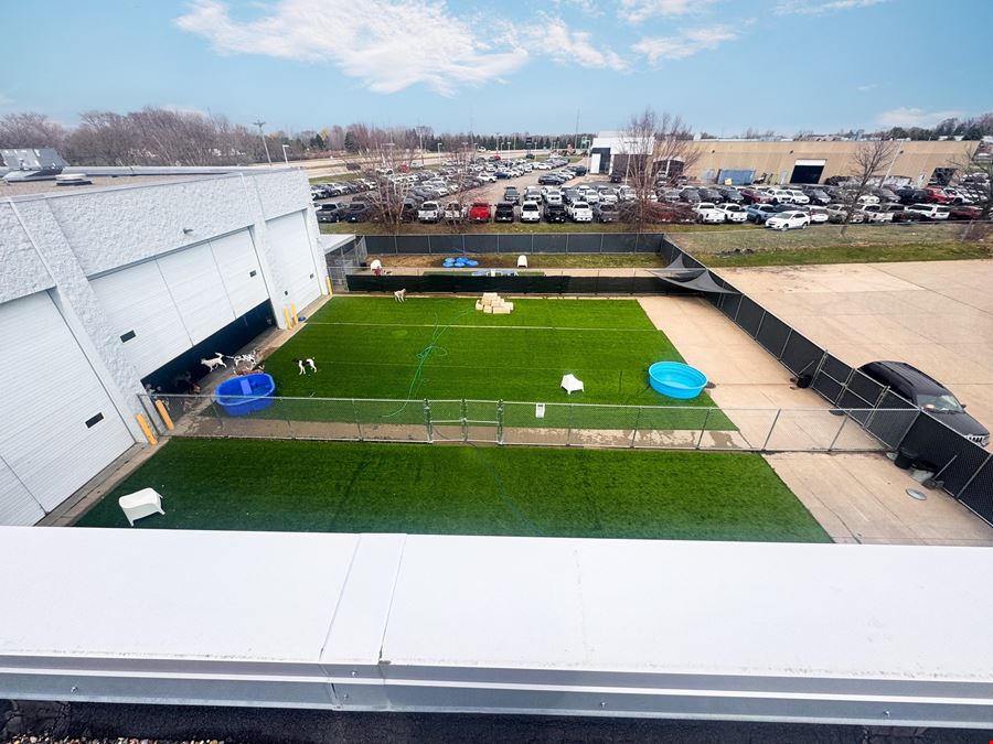 NNN Flex Building - Pet Boarding / Grooming