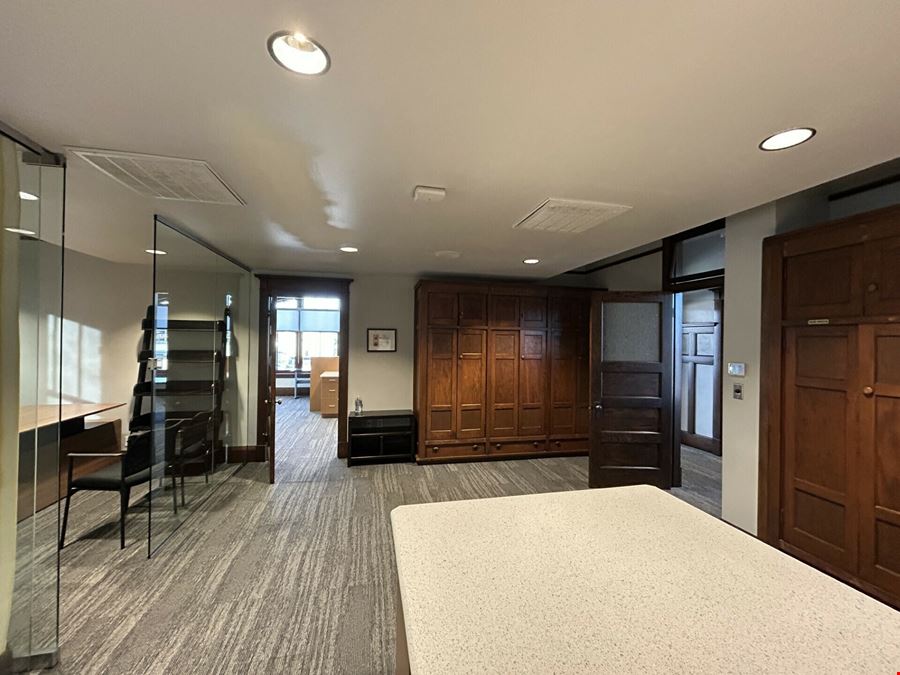 600 E. 7th Street, 2nd Floor