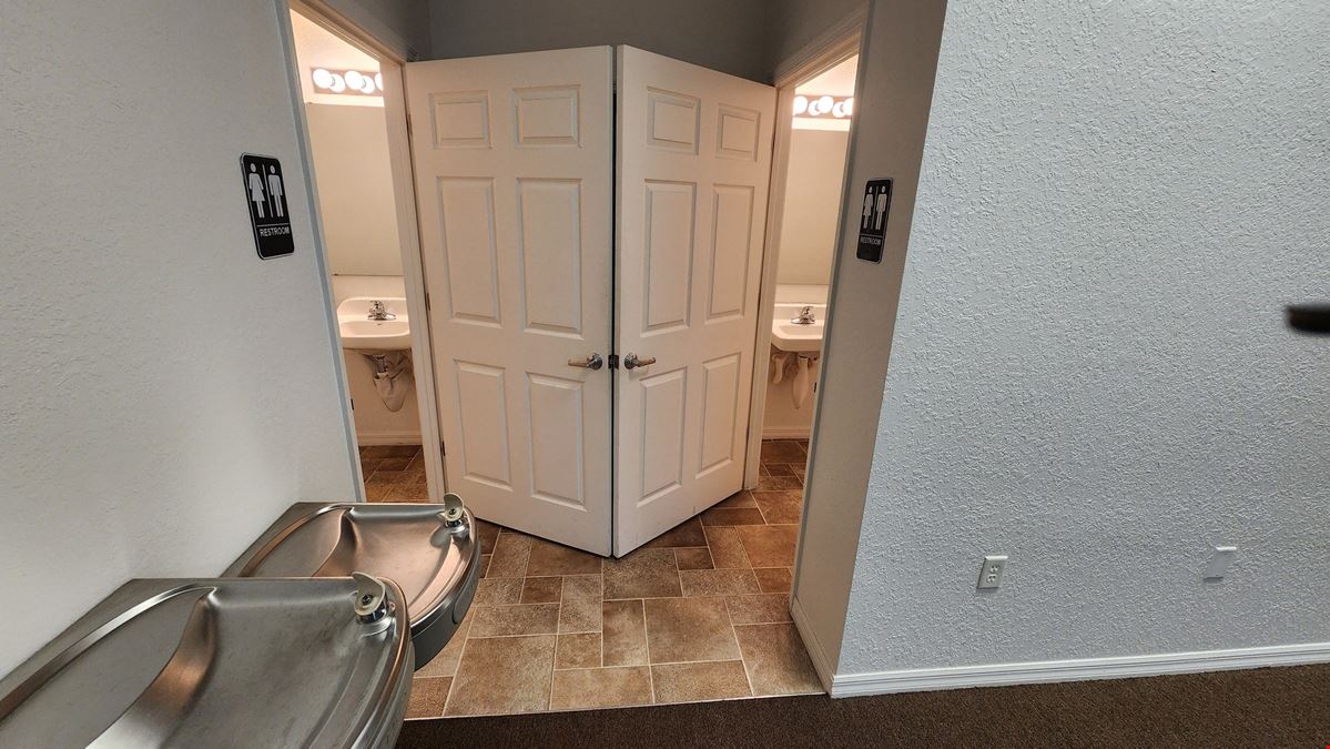 Premier 2,081± SF General Office Space in the Regal Oaks Plaza East Professional Center