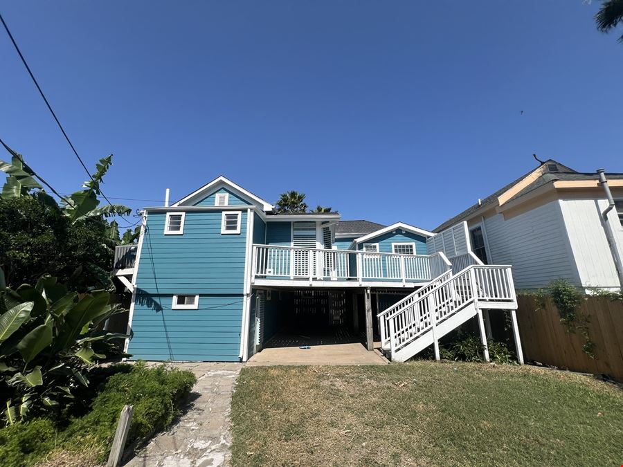 1623 Avenue N 1/2, Galveston 4-Plex Income Property Blocks from the Beach