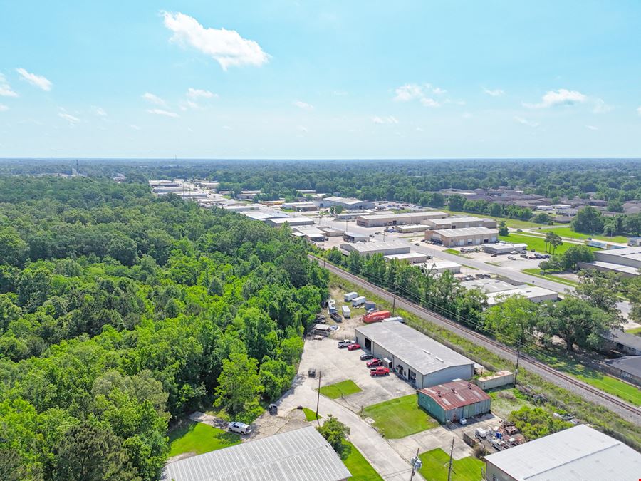 8% Cap 5 Year Sale-Leaseback with Yard