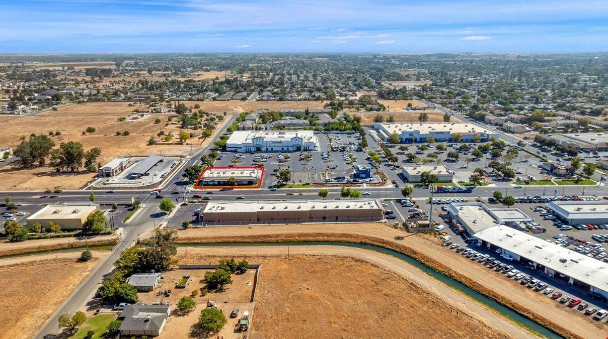 ±1,200 SF Retail Shop Space / Office For Lease - Madera, CA