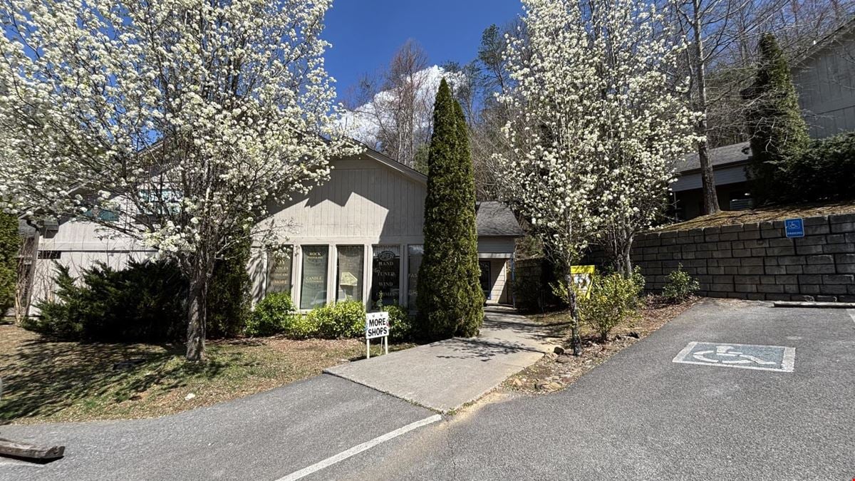 170 Glades Rd