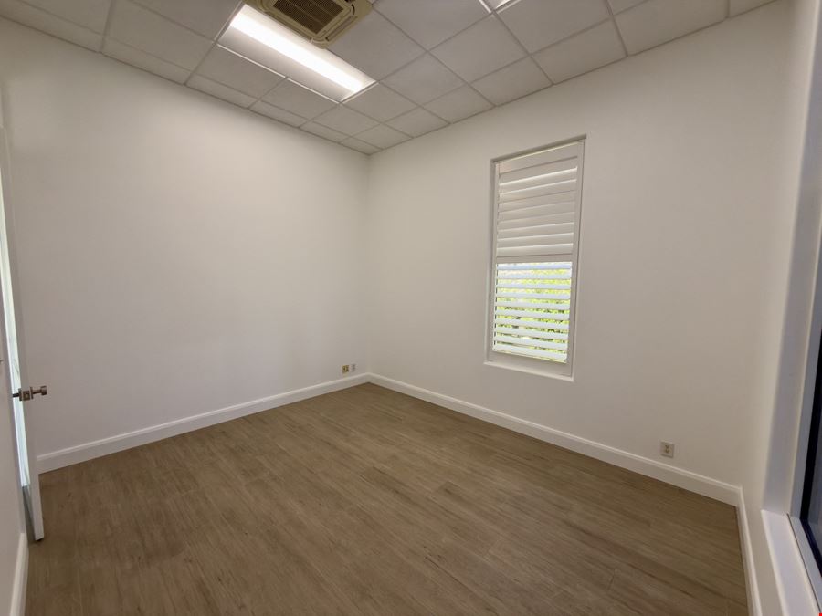 +/- 1,086 SF Office For Lease in Destin, FL