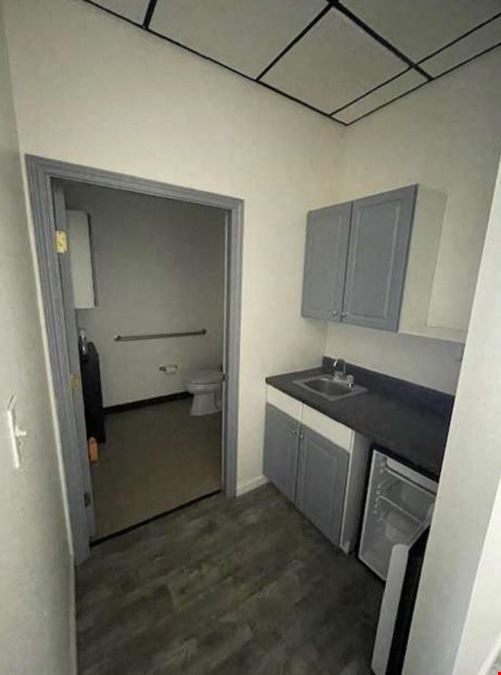 821 Grand Avenue Pkwy #200