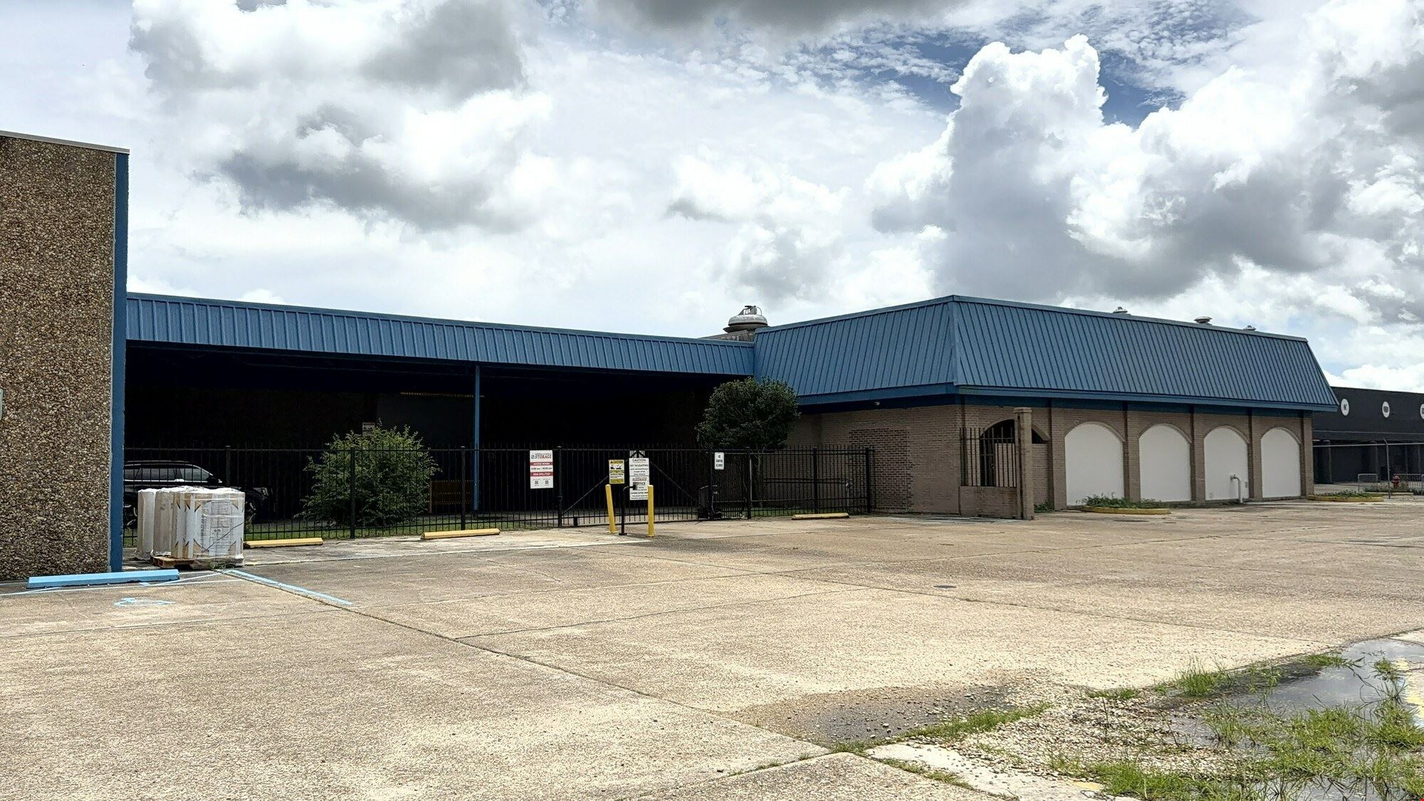 6001 Woodland Hwy