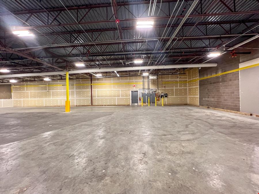 High-Visibility Retail, Showroom & Flex Space Near I-90