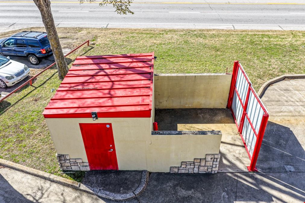 1014 W Moore Ave