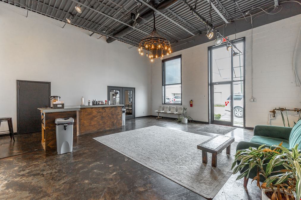 Office/Retail 4,000 SF with Large Open Space 18' Ceilings on Rossville Ave