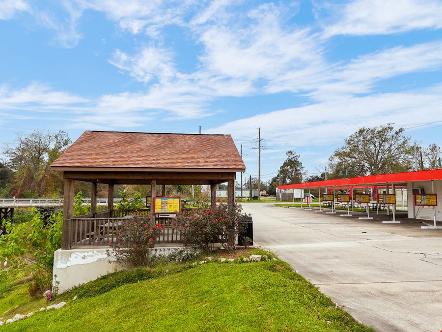 QSR Property at Signaled Intersection Corner along Hwy 1