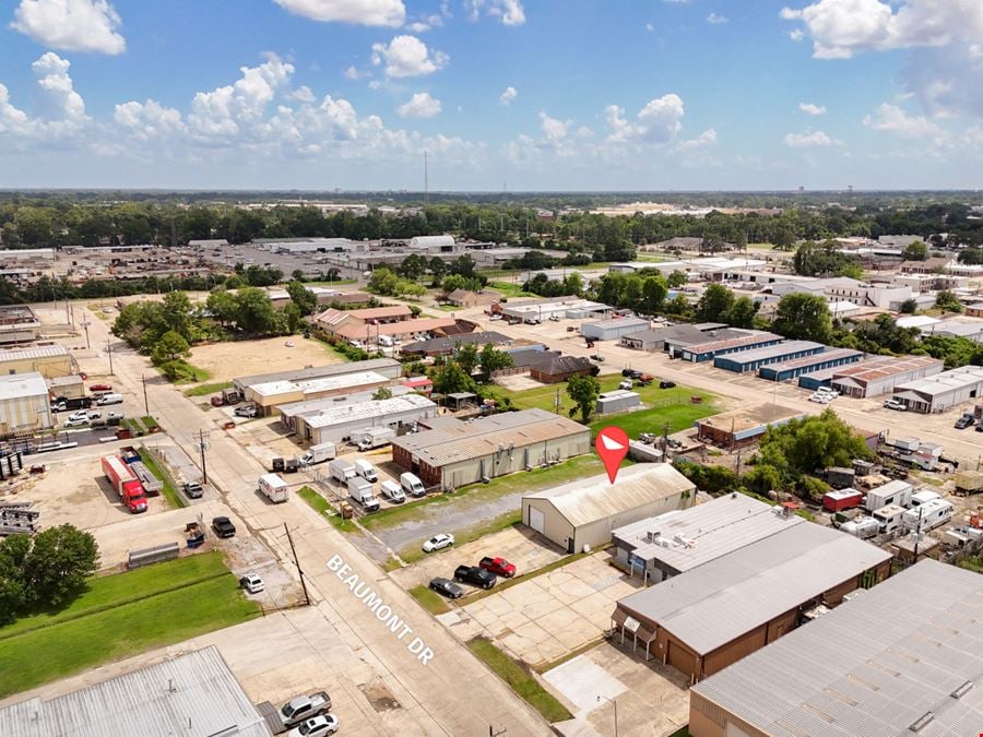 ±3,600 SF Renovated Office/Warehouse with Live/Work Setup