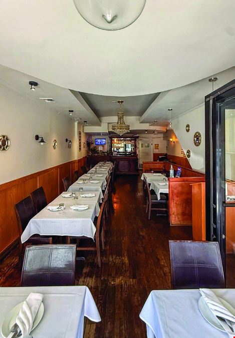 1,100 SF | 678 Franklin Avenue | Turnkey Restaurant with Backyard for Lease