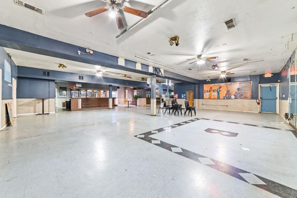 Cheap Retail! 330 Texas Ave (Texas City)