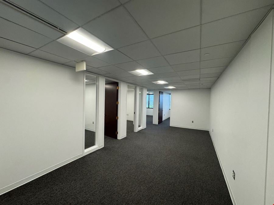 4257 SF Suite 650 Professional Office/ Medical Space Available in Pittsburgh, PA 15220