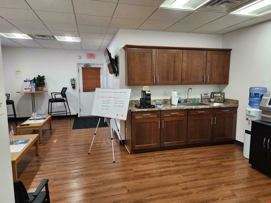 Commercial Building with Abundant Parking for Lease