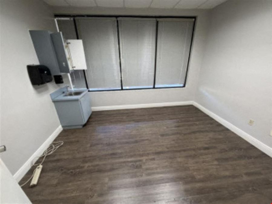 2888 SF Suite 201-202 PROFESSIONAL & MEDICAL OFFICE SPACE FOR LEASE