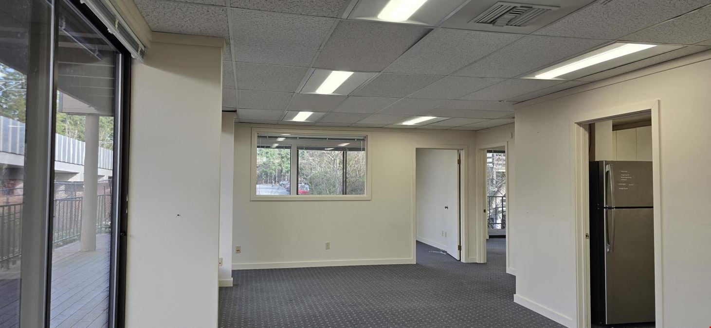 9 Lake Bellevue Drive, Unit 120