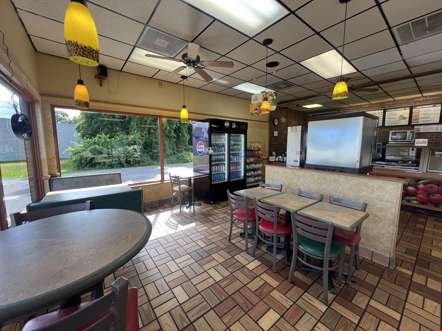 Freestanding QSR with Drive-Thru