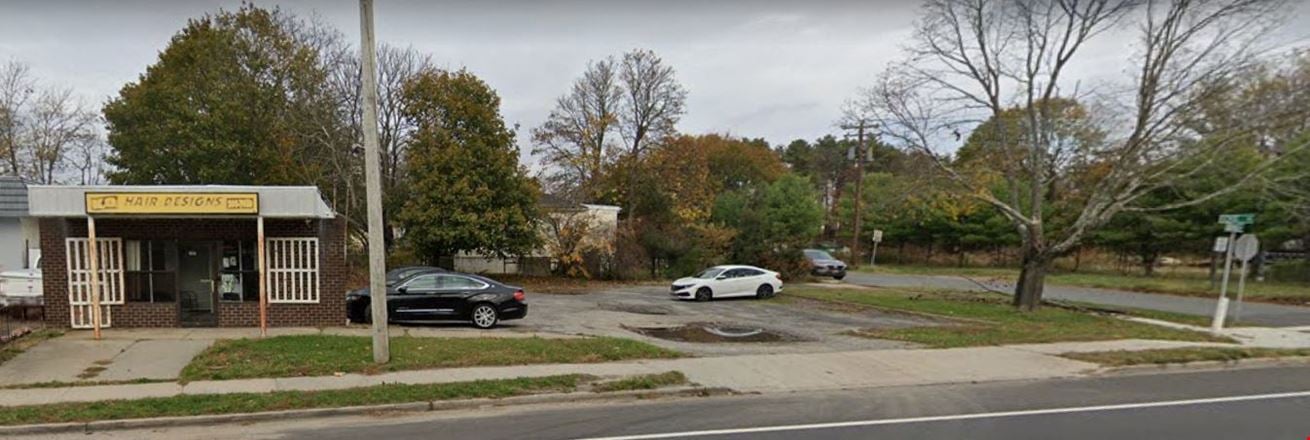 Preview of Office space for Rent at 1595 Montauk Highway (Ecke Avenue)