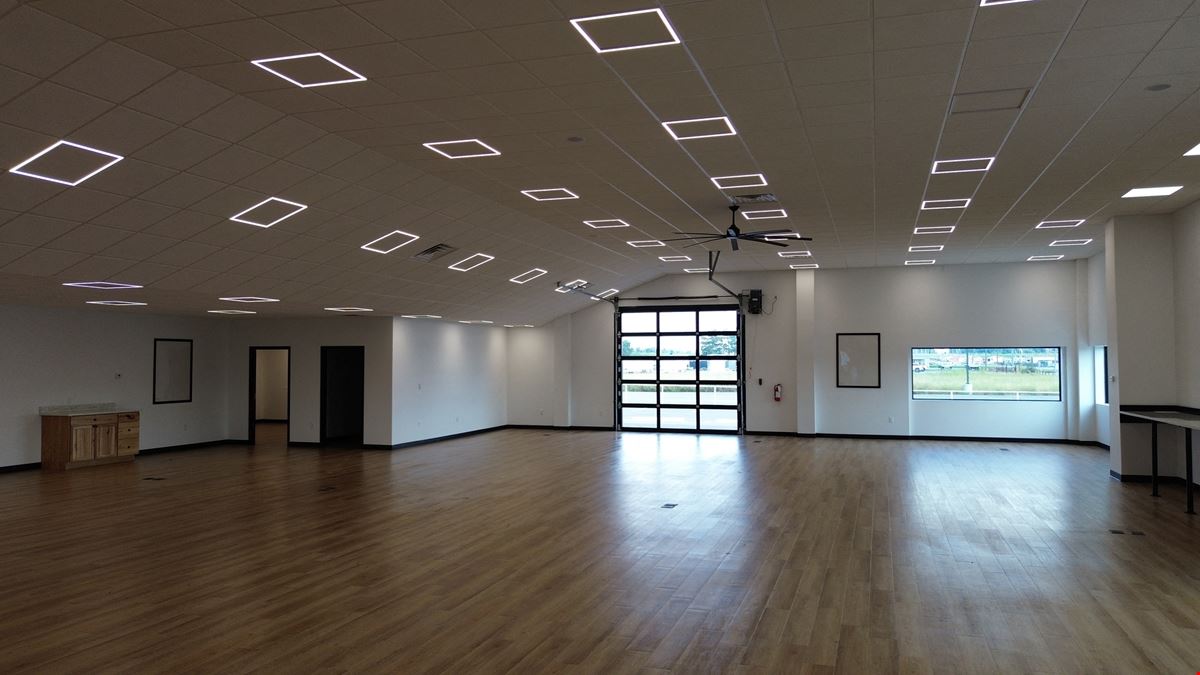 9,600 SF Retail/Office Building Off I-55