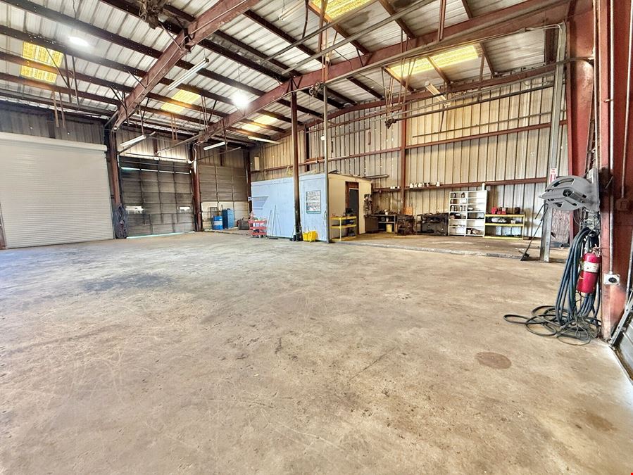 704 Murray Rd: Service Shop
