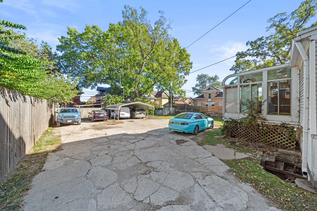 3933 Warwick