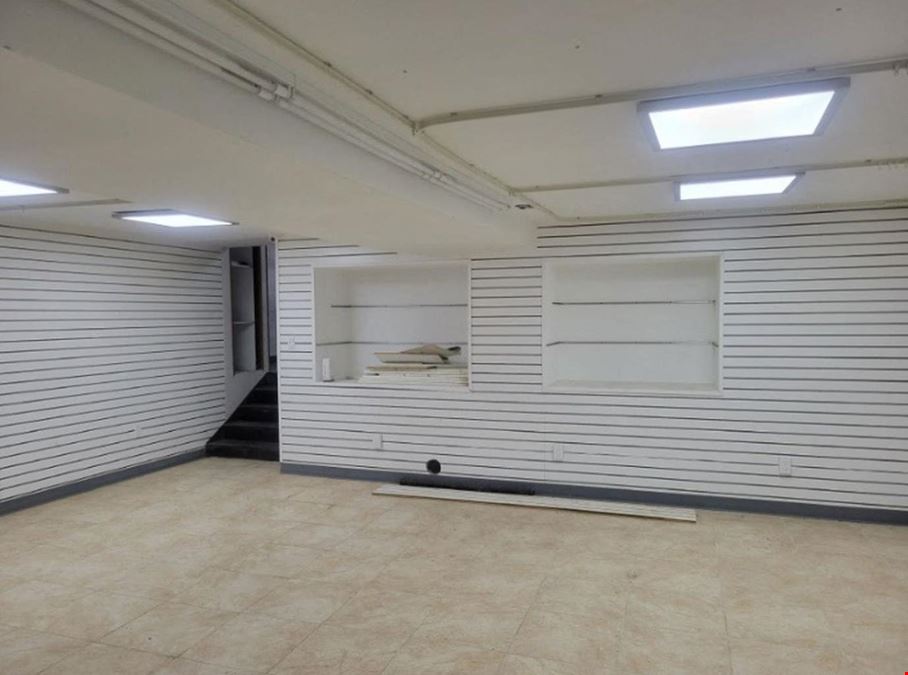 Spacious Restaurant Salon Pharmacy Retail Store Off Main Street Lease
