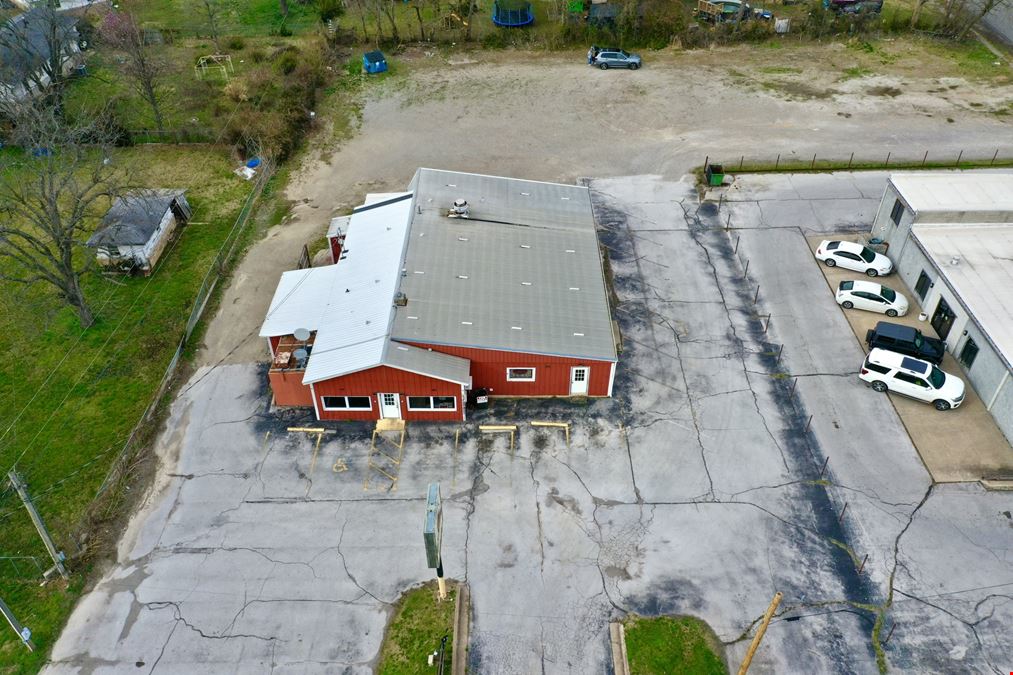 3,960 SF Restaurant Building + Lot For Sale in Mt. Vernon