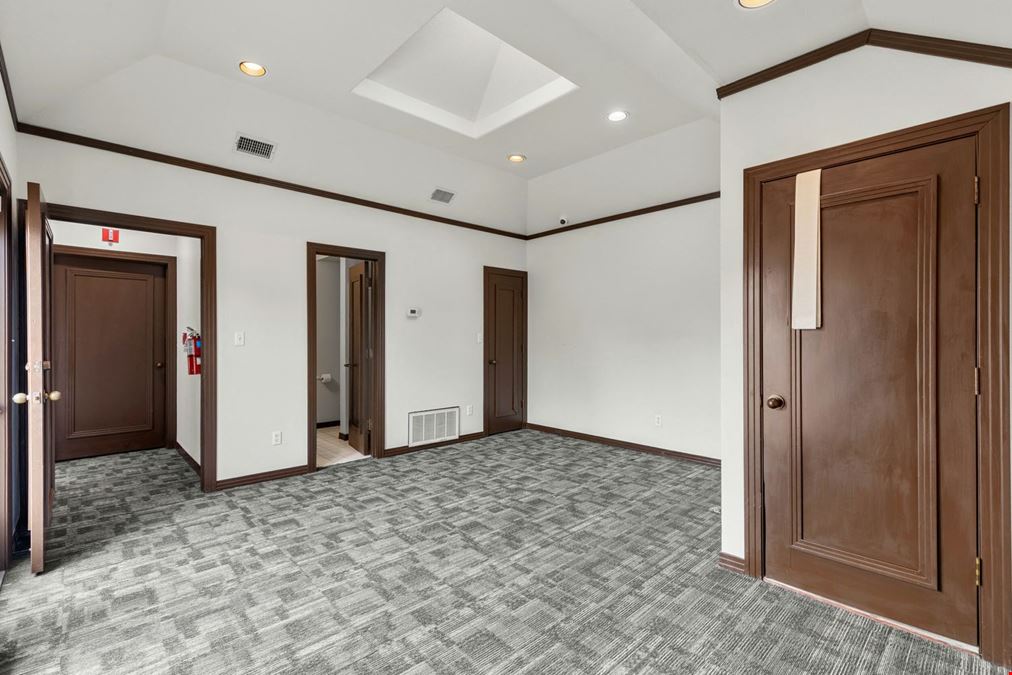 501 W Harwood Rd 