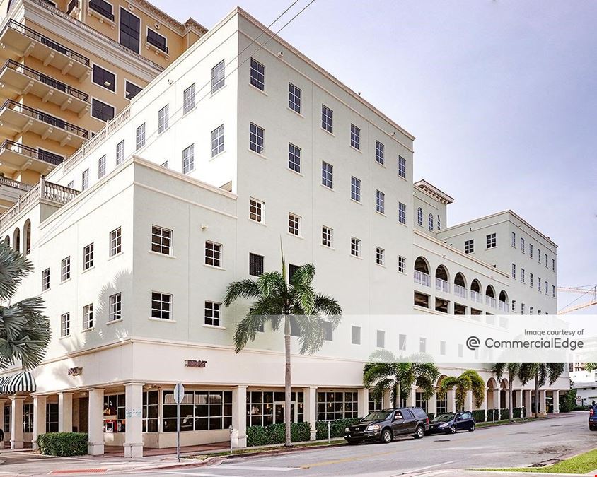 2000 Ponce Business Center