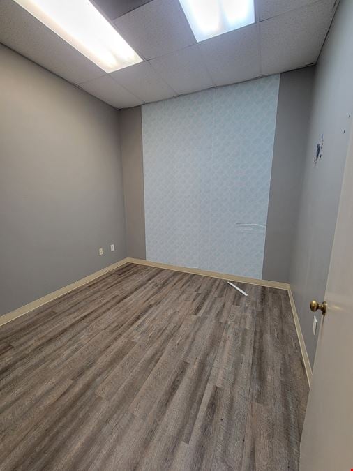 1,500 SF Office/Retail Space