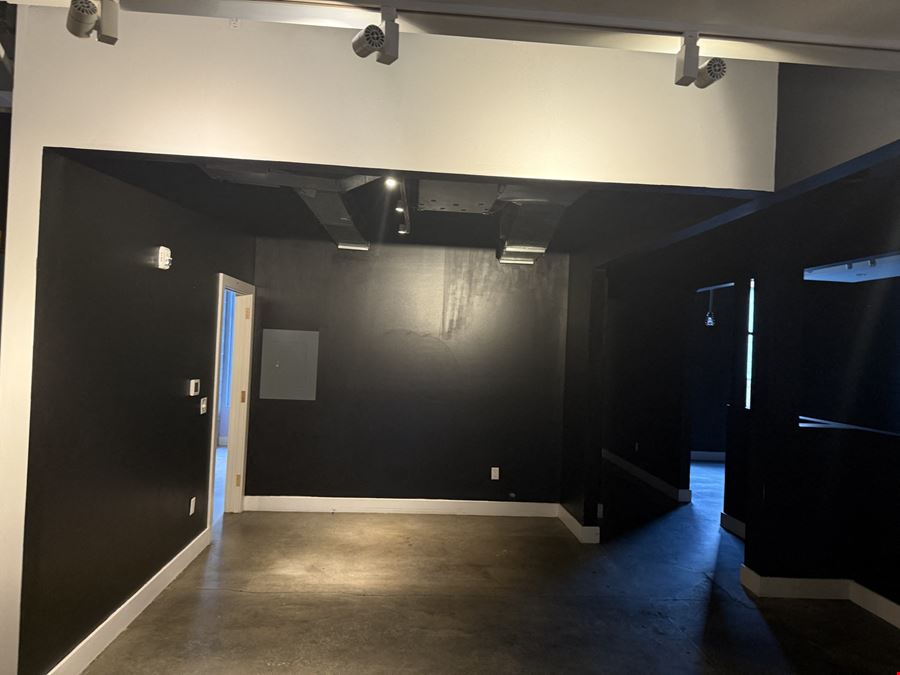 Jones421, Suite 109