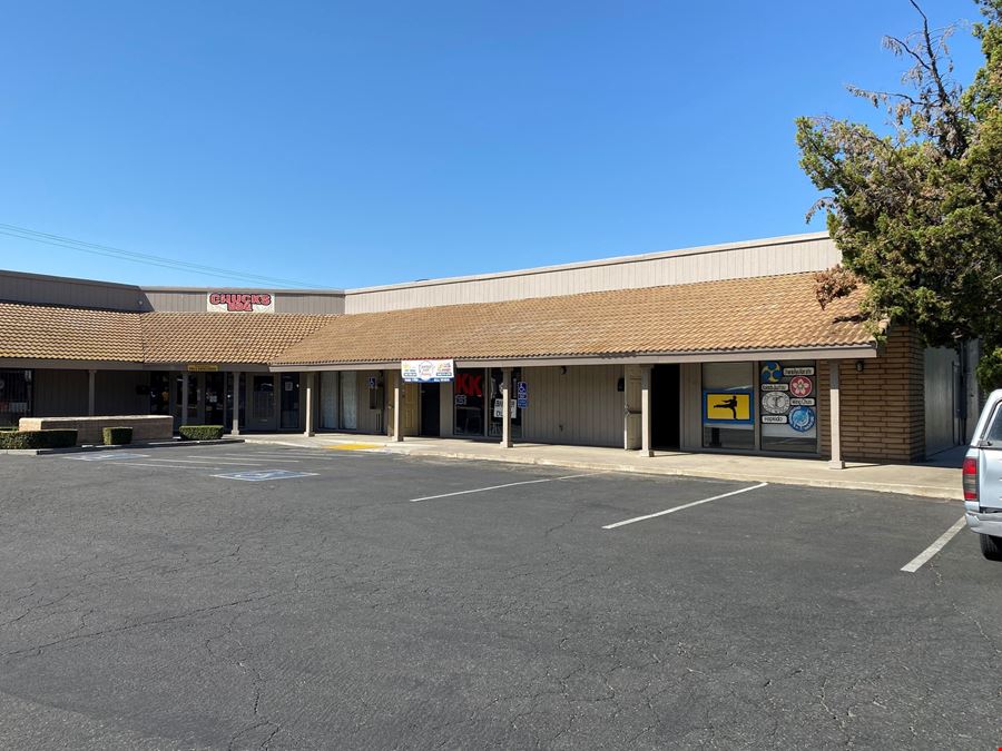 High Exposure Retail Space Available at Strip Mall in Clovis