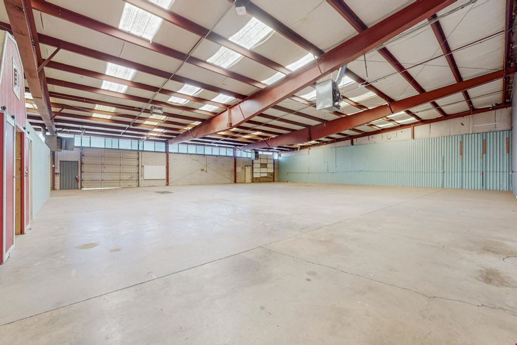 Academy Pkwy Warehouse with 0.44 acres of Gated and Paved Yard