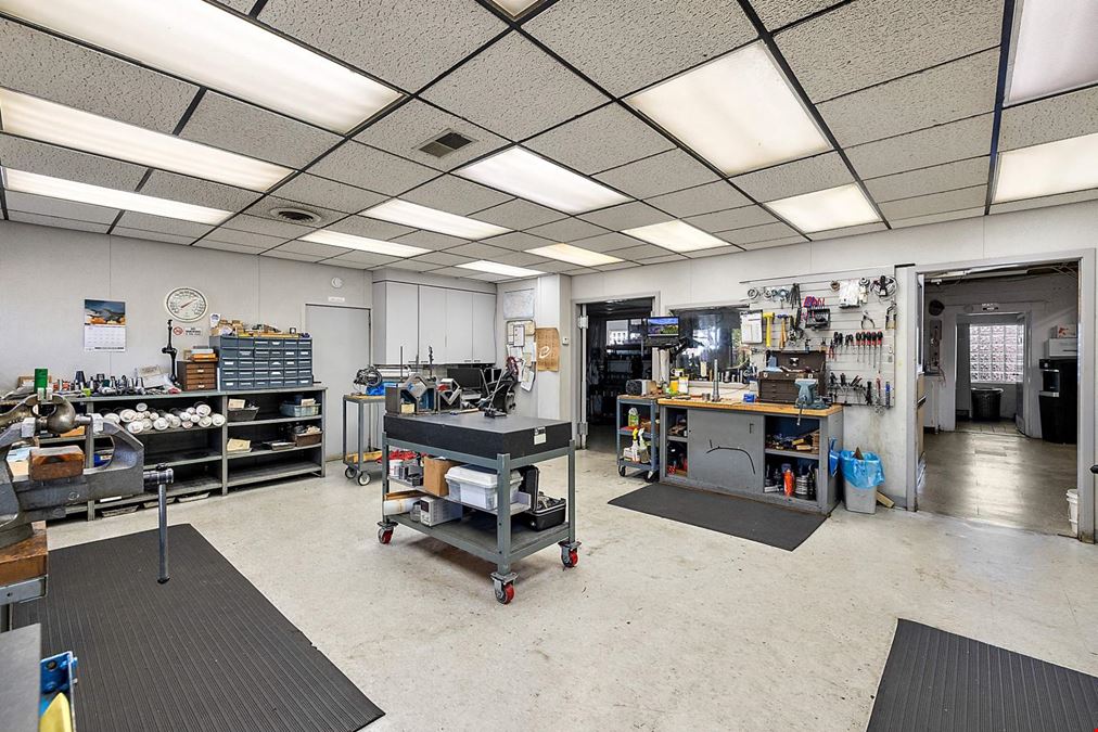 836 Woodward Hts