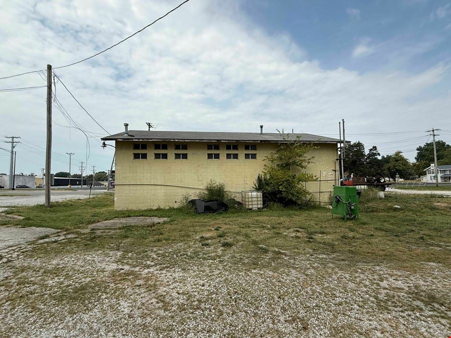 1,200 SF Retail Building For Lease in Nixa