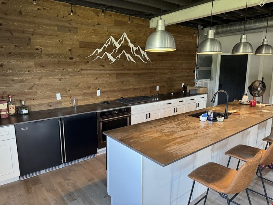 4,960 Square Foot Industrial/Flex Building