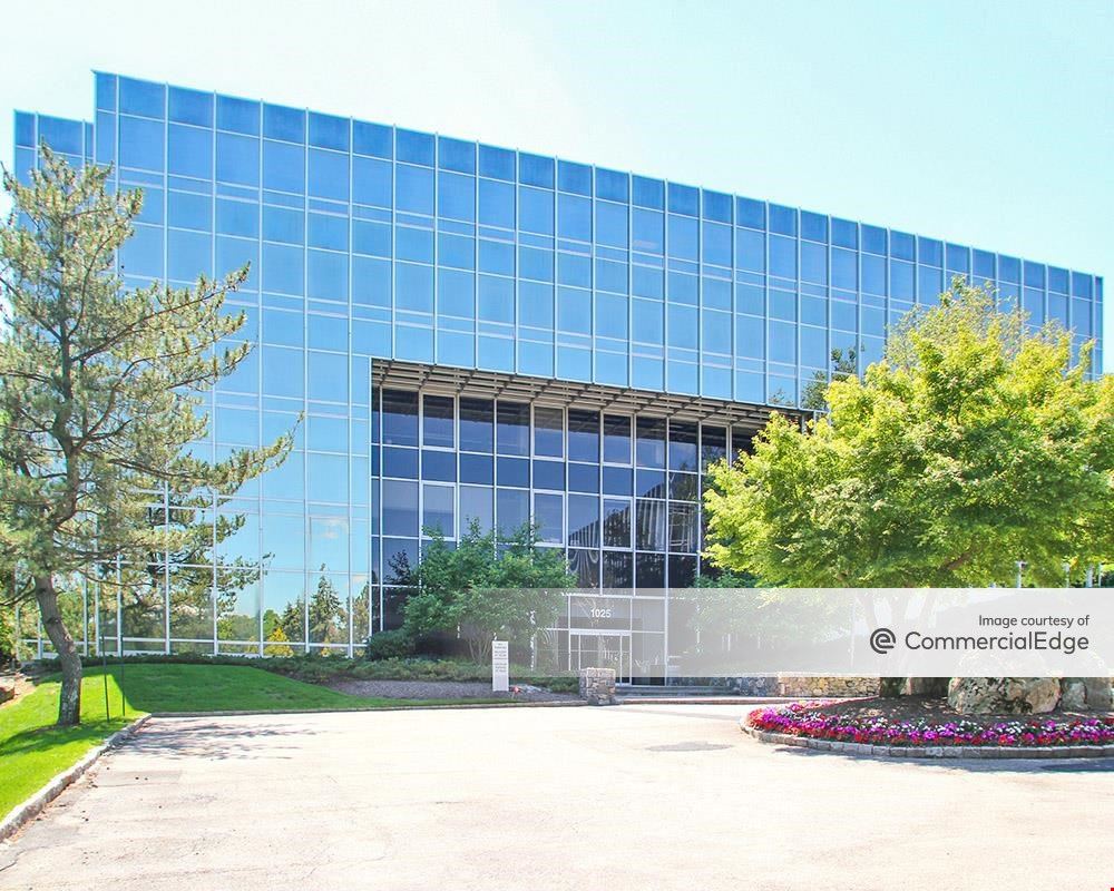 The Exchange - 1025 Westchester Avenue