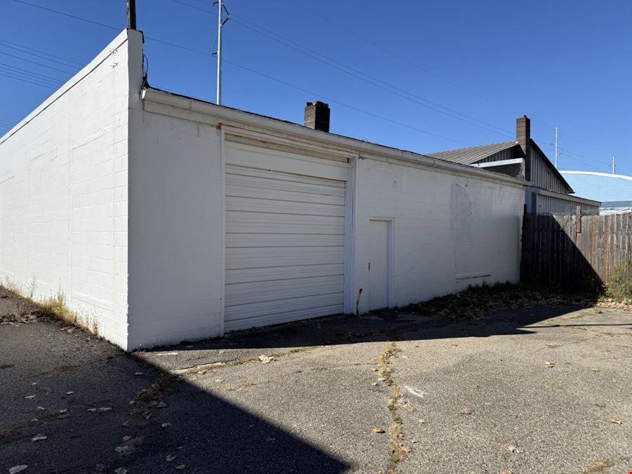 Industrial Zoned Warehouse in Lansing for Lease