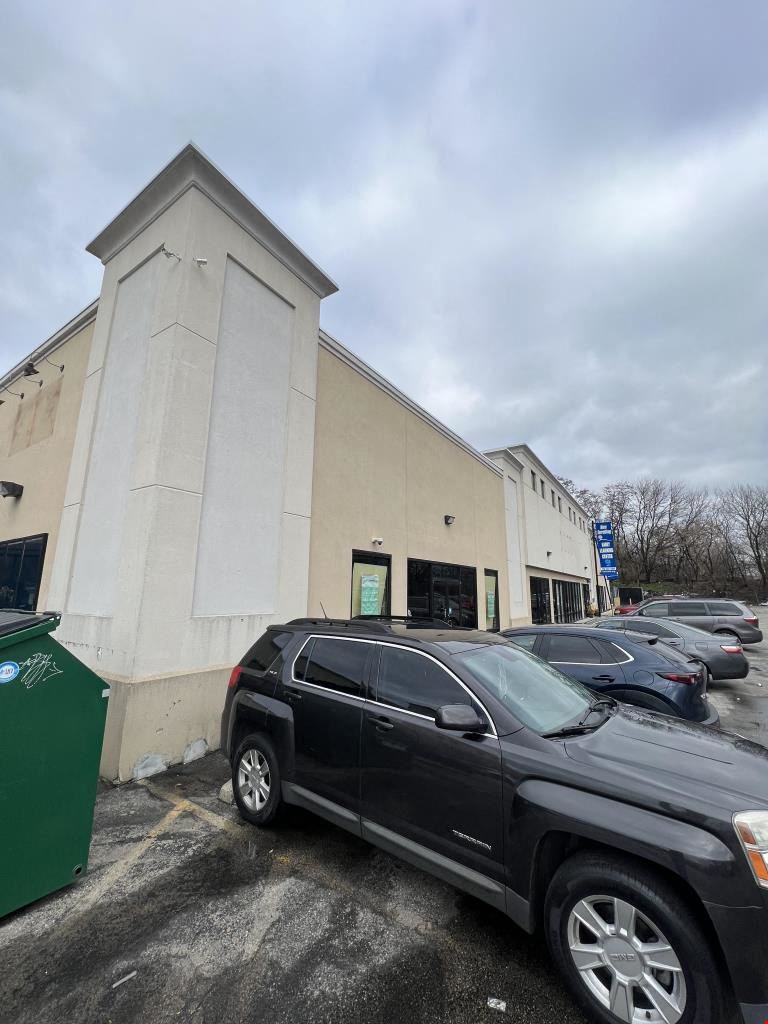 Versatile Retail & Event Space – Perfect for Pickleball or Business!