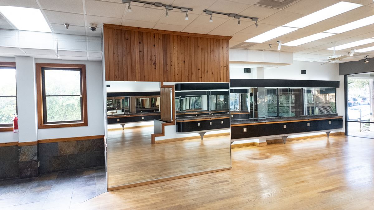 Former Salon in Bois de Chene at Perkins Road Condominium