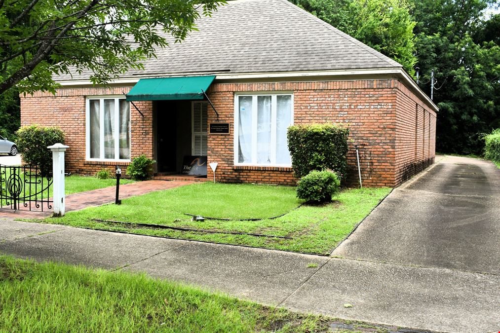 557-559 S. Lawrence St. Office Suites