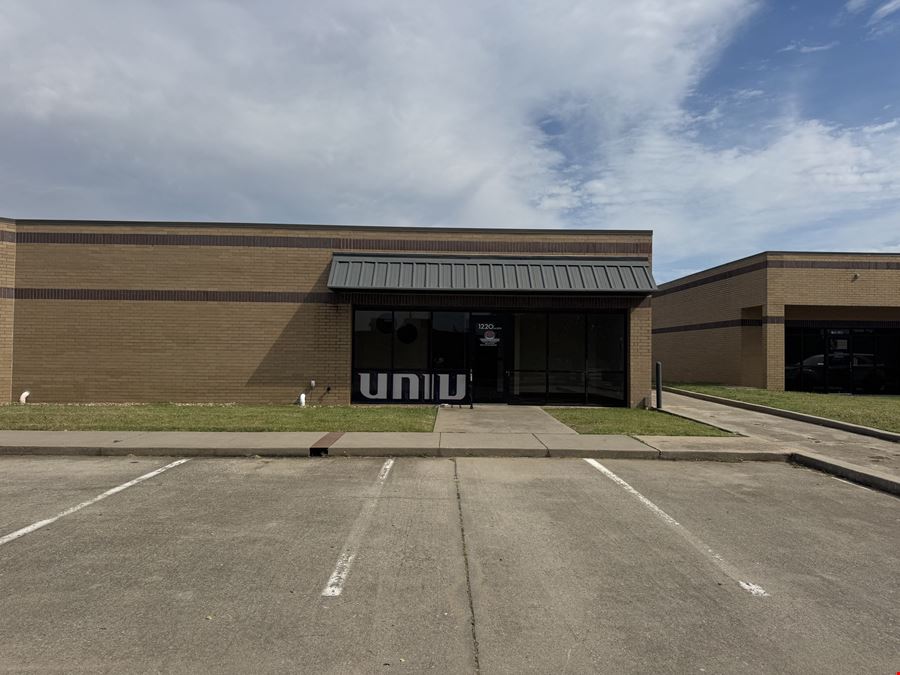 1220 E Robinson St - Retail