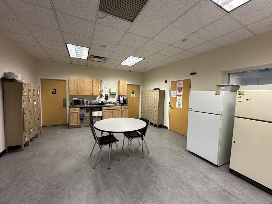 Lab or Light Assembly Space