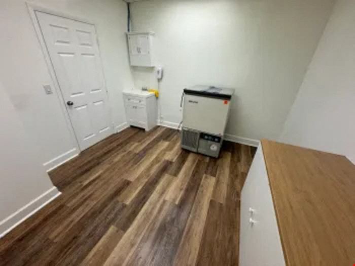 880 SF Suite 207 Professional and Medical Office Space